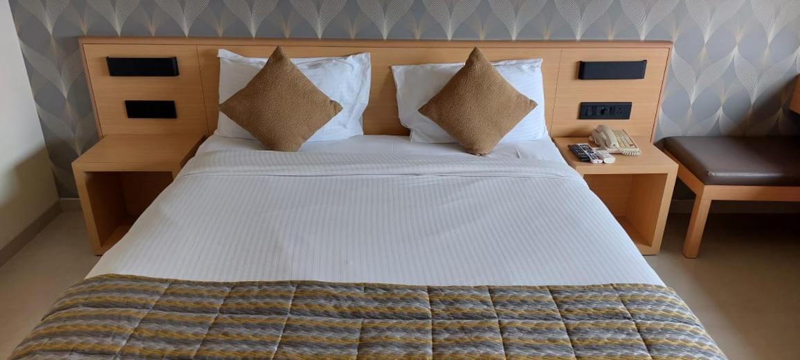 Click Hotel Bhuj Ngoại thất bức ảnh